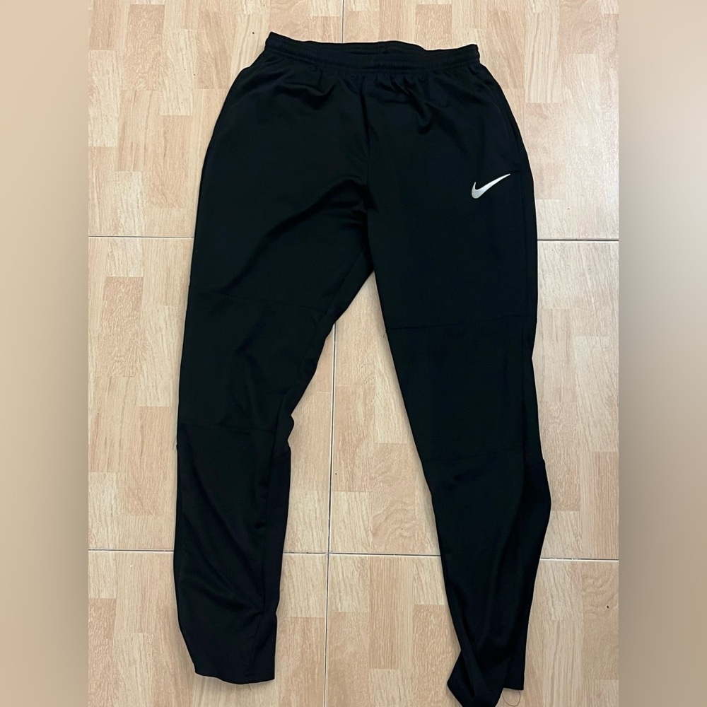 joggers nike